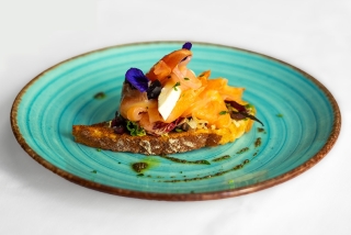 La Llesca: Salmon toast