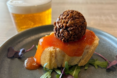 Bomb�n de morcilla con almendra